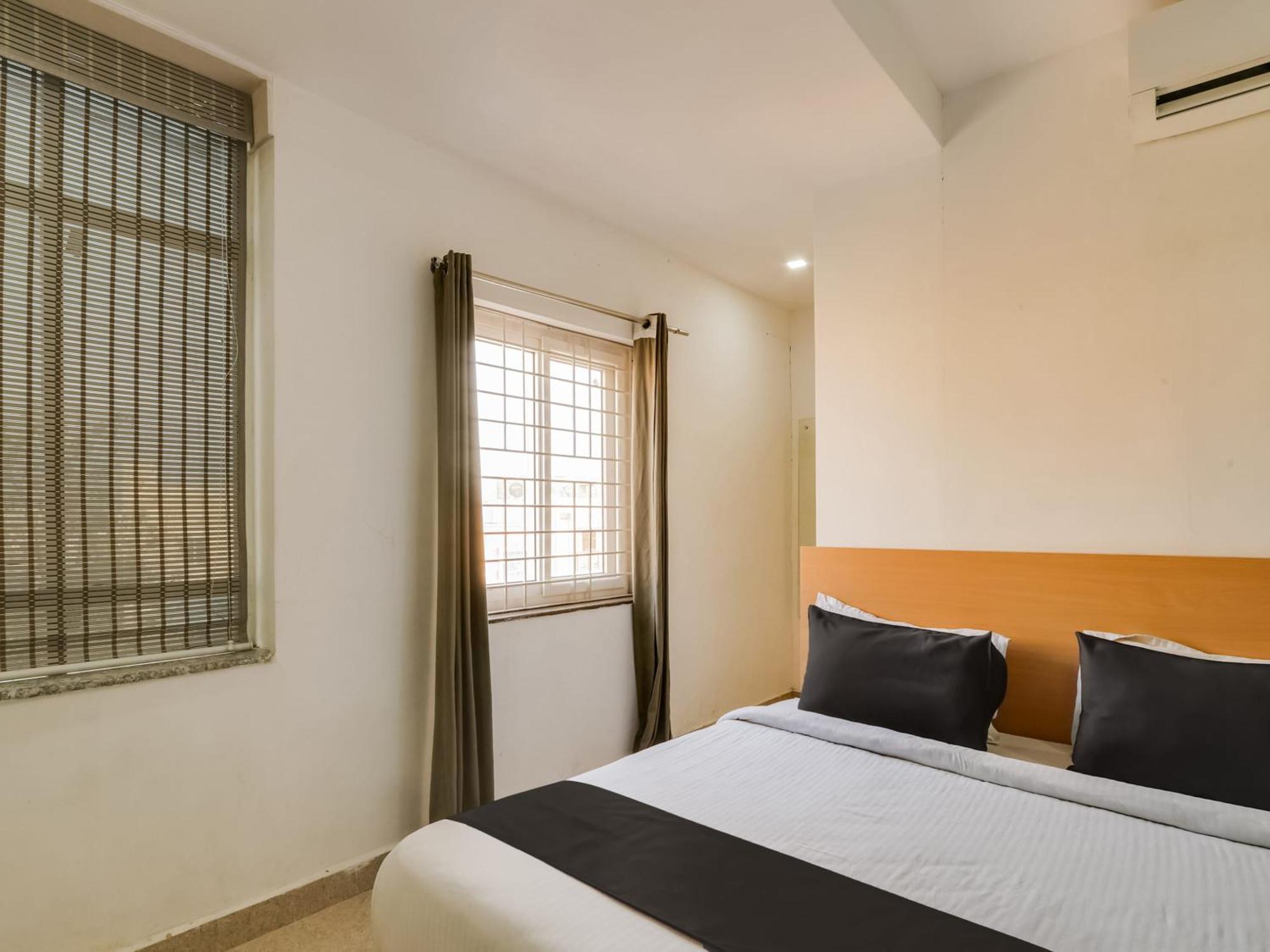 Super Townhouse Qualia Prime Hotel Near Nexus Mall ハイデラバード エクステリア 写真