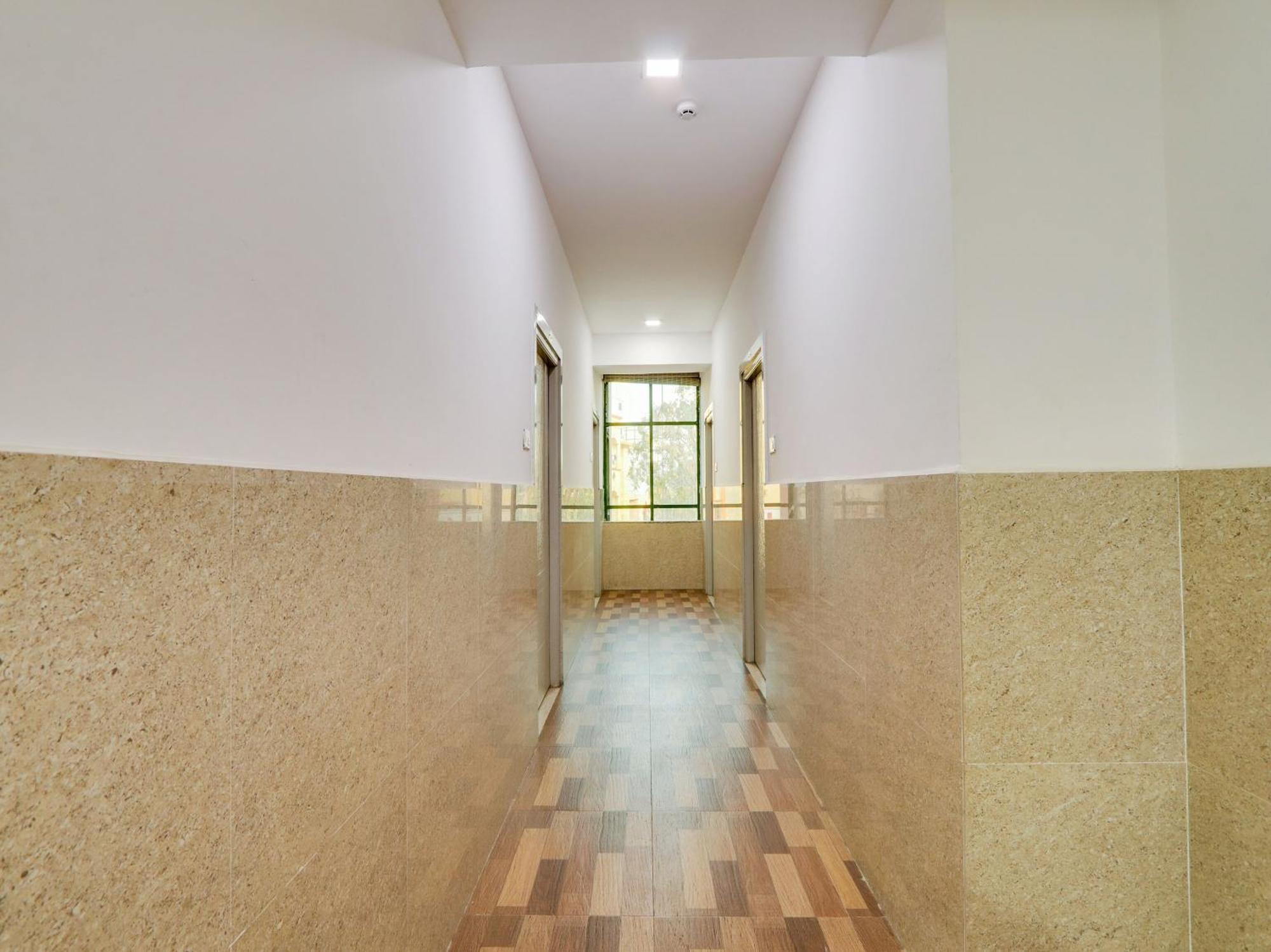 Super Townhouse Qualia Prime Hotel Near Nexus Mall ハイデラバード エクステリア 写真