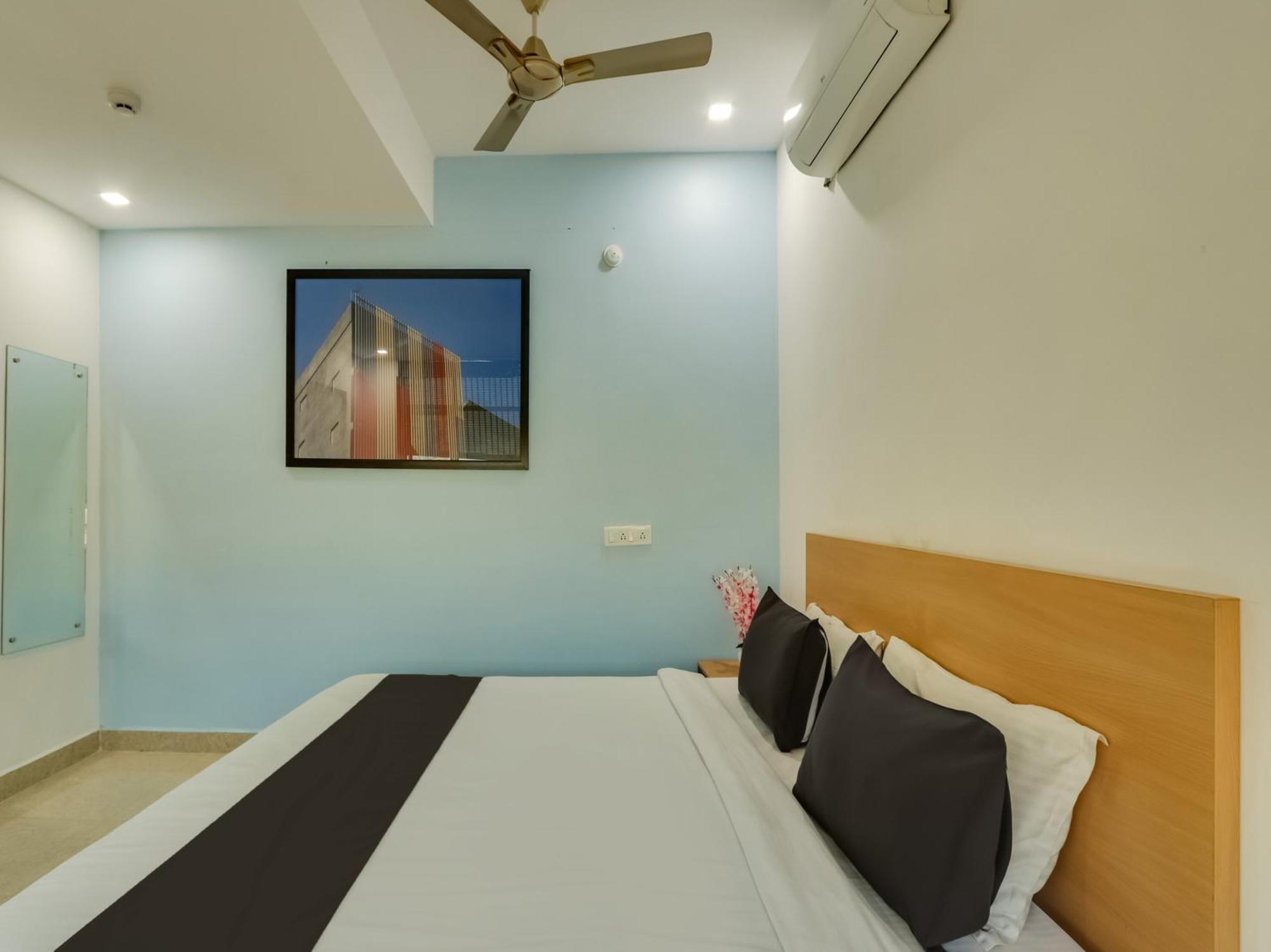 Super Townhouse Qualia Prime Hotel Near Nexus Mall ハイデラバード エクステリア 写真