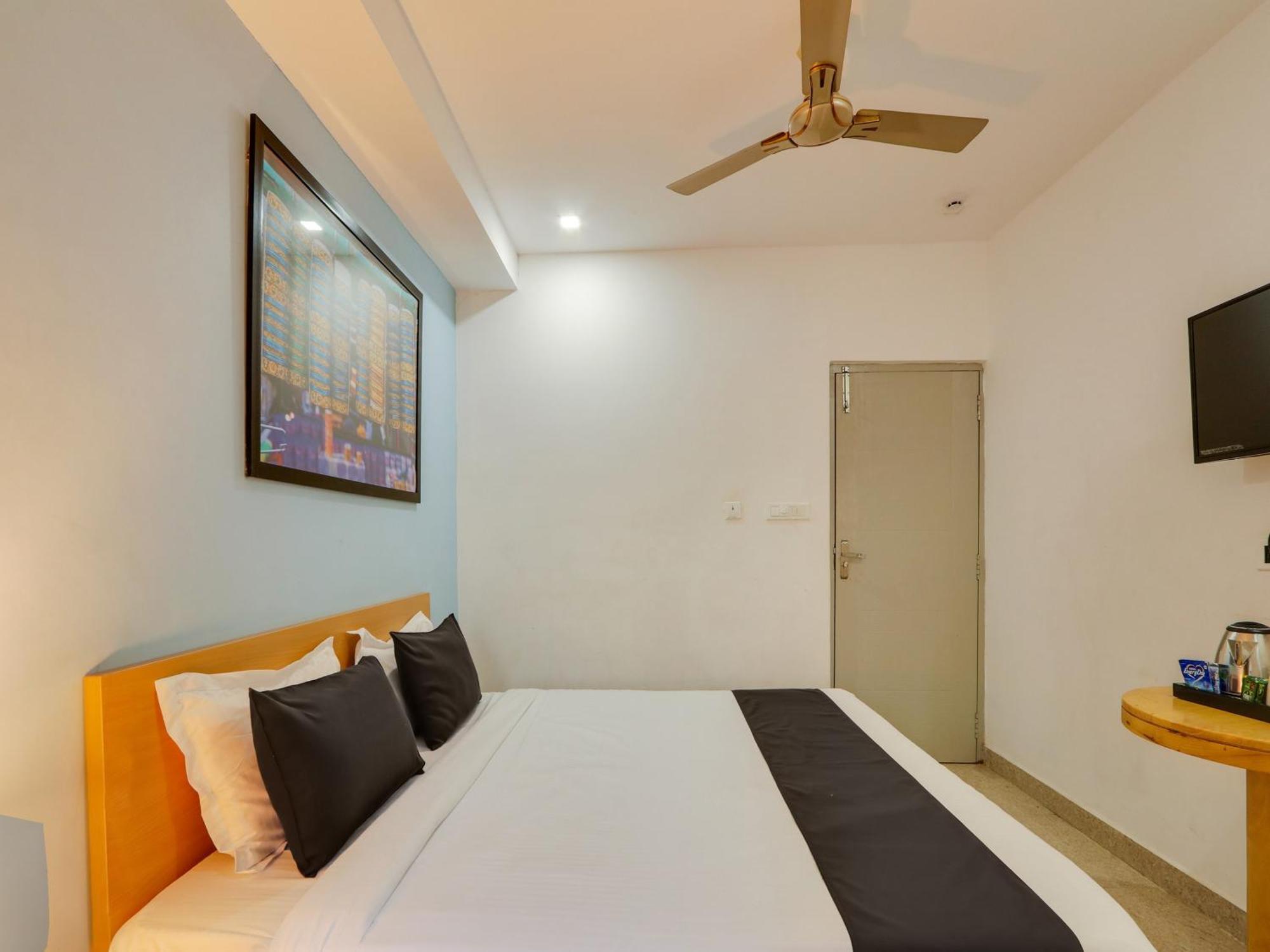 Super Townhouse Qualia Prime Hotel Near Nexus Mall ハイデラバード エクステリア 写真