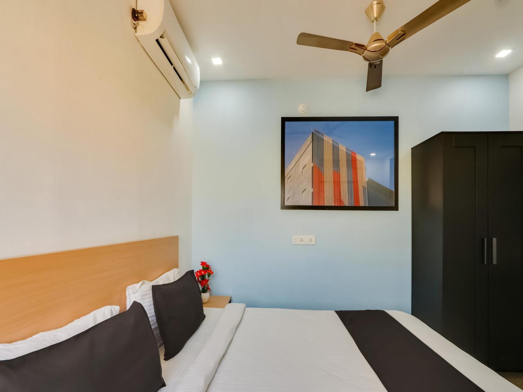 Super Townhouse Qualia Prime Hotel Near Nexus Mall ハイデラバード エクステリア 写真